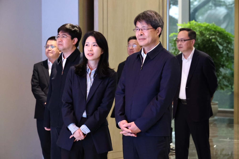 工業和信息化部副部長張云明蒞臨桐昆調研