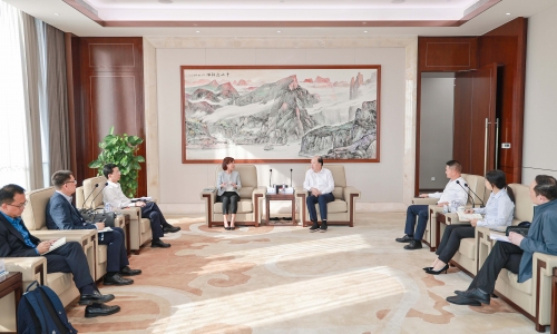 中國農業銀行新加坡分行總經理郭薇蒞臨桐昆調研