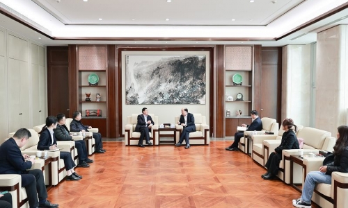 新疆中泰集團(tuán)黨委副書(shū)記、總經(jīng)理邊德運(yùn)一行到訪(fǎng)桐昆