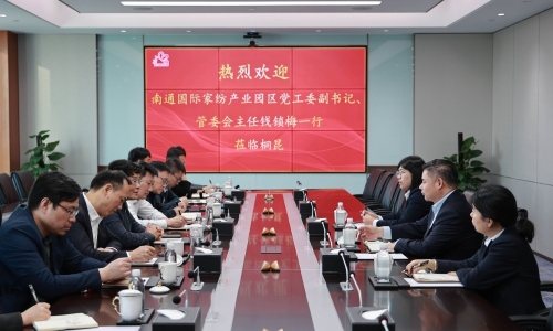 南通國際家紡產業園區黨工委副書記、管委會主任錢鎖梅一行蒞臨桐昆