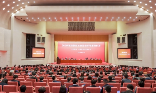 再獲“紡織之光”一等獎(jiǎng)！桐昆這項(xiàng)技術(shù)登上領(lǐng)獎(jiǎng)臺